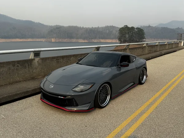 Gray Nissan Z Nismo on Fontana Dam with the lake behind it